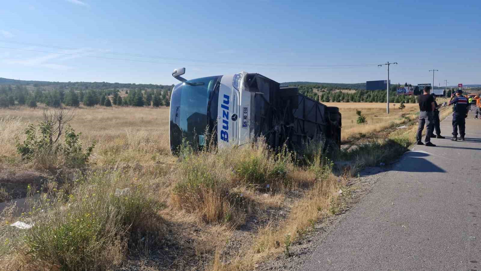 eskisehir-de-yolcu-otobusu-devrildi-24-yarali
