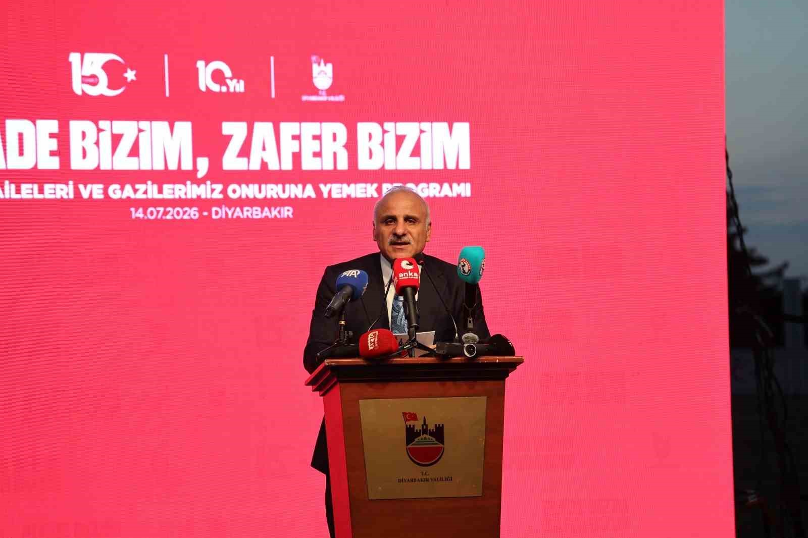 diyarbakir-da-15-temmuz-un-10-yildonumunde-sehit-aileleri-ve-gaziler-yemekte-bir-araya-geldi