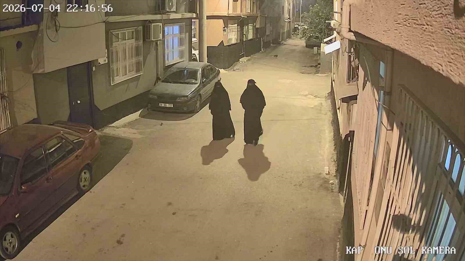 carsaf-giyip-kesif-yaptilar-40-dakikada-servet-caldilar