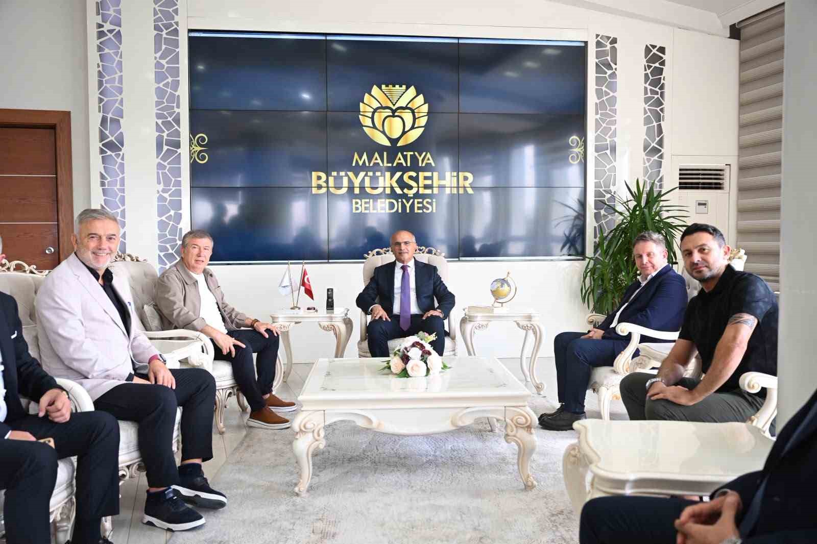 spor-dunyasinin-unlu-isimlerinden-baskan-er-e-ovgu