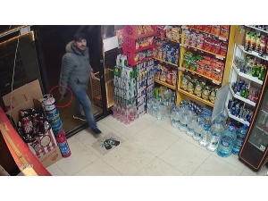 Siparişi Gelmeyen Şahsın Silahla Marketi Bastığı Anlar Kamerada