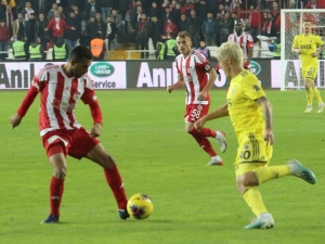 Süper Lig: D.g. Sivasspor: 3 - Fenerbahçe: 1 (Maç Sonucu)