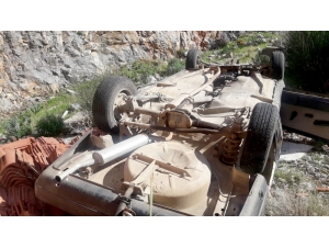 Bahçeye Devrilen Otomobil Sürücüsü Yaralandı