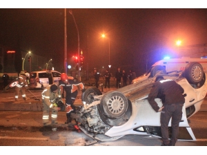 ‘Dur’ İhtarına Uymayan Otomobil Polis Aracının Kaza Yapmasına Neden Oldu: 2 Yaralı