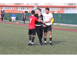 Amatör Maçta Trajikomik Olay