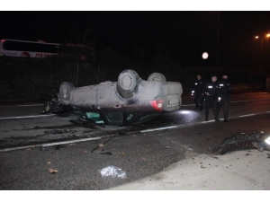 Kontrolden Çıkan Otomobil Ağaca Çarparak Devrildi: 2 Yaralı