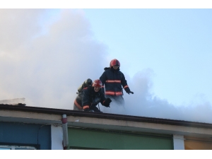 Okul Çatısı Alev Alev Yandı Öğrenciler Panik Yaşadı