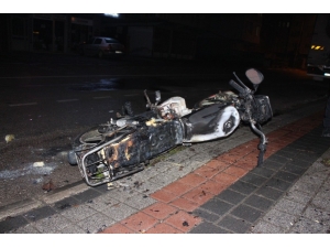 Alev Alan Motosikletini Bırakıp Kaçtı