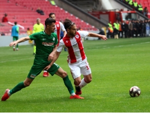 Samsunspor Kaleye Duvar Ördü