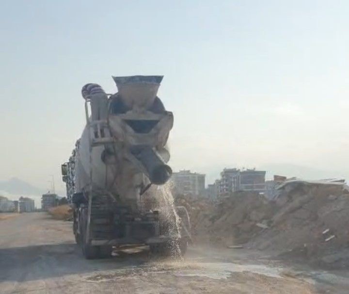 kepez-de-vatandasin-cevreyi-kirletirken-goruntuledigi-beton-mikserine-200-bin-tl-idari-para-cezasi-uyguladi
