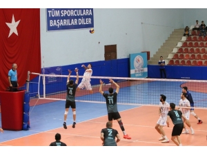Kağıtspor Voleybol Erkek Takımı’ndan Önemli Galibiyet