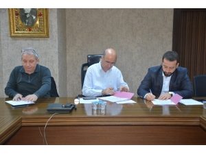 İzmit Belediyesi’nde Pazar Yerlerinin Devri Görüşüldü