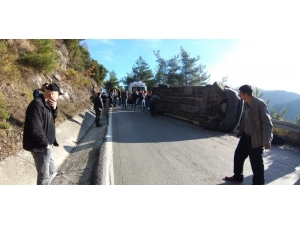 İşçi Servisi Devrildi; 4 Yaralı