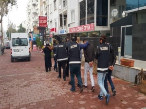 Vatandaşların Dini Ve Vicdani Duygularını İstismar Ederek Yüz Binlerce Lira Dolandırdılar