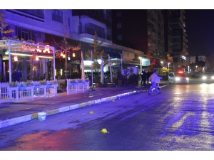 Beylikdüzü’nde Eğlence Mekanı Sahibi Ve Arkadaşı Kurşun Yağmuruna Tutuldu