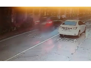 O Anlar Kamerada...yaya Geçidinde Çarptığı Kadını Metrelerce Öteye Fırlattı