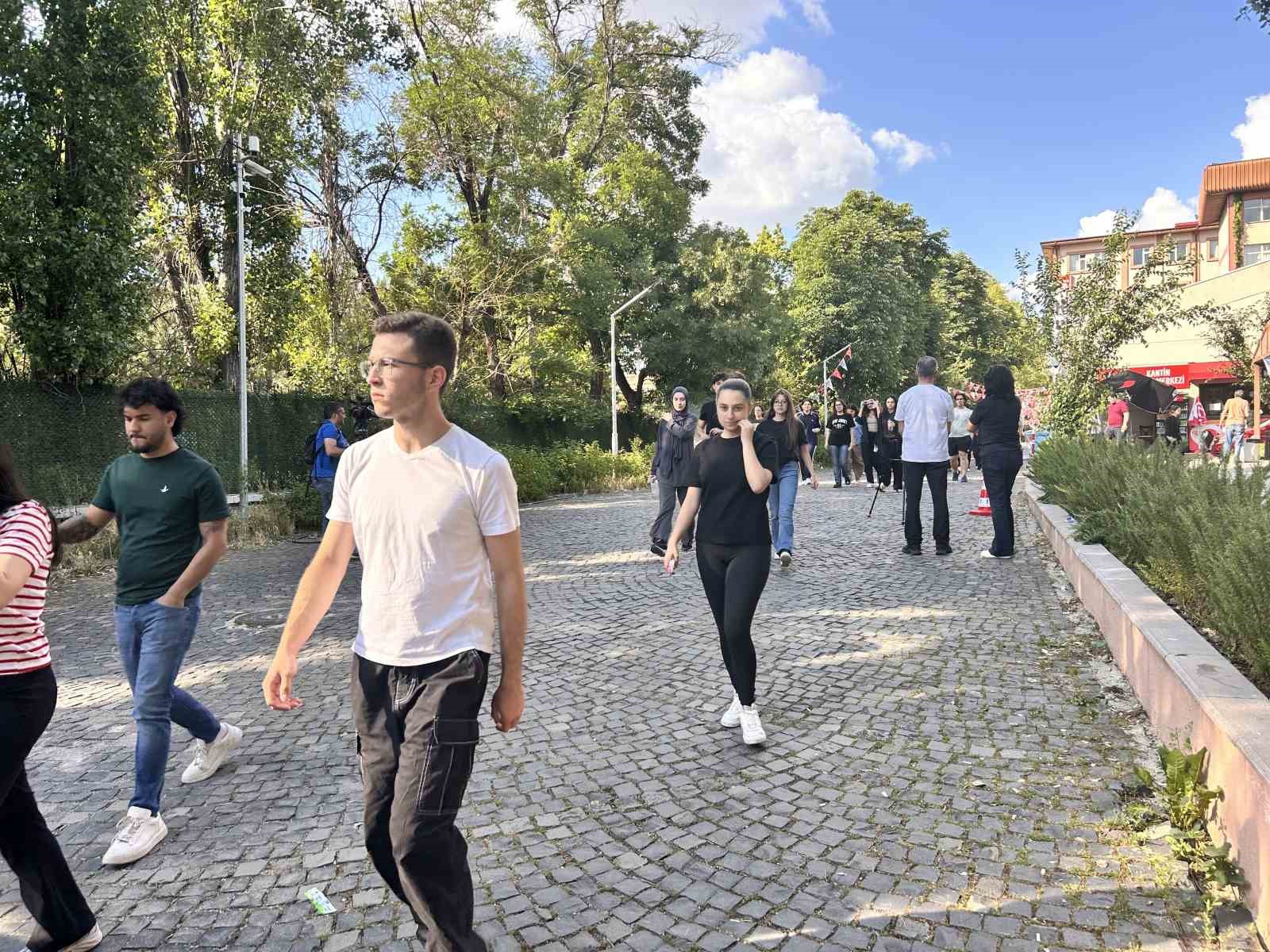 ydt-nin-tamamlanmasiyla-birlikte-yks-maratonu-sona-erdi