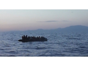 İzmir Açıklarında 69 Düzensiz Göçmen Yakalandı