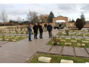 Dumlupınar Şehitliği Zemini Yenilendi