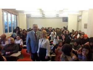 Üsküdar Üniversitesi’nde Sigaranın Zararları Anlatılıyor