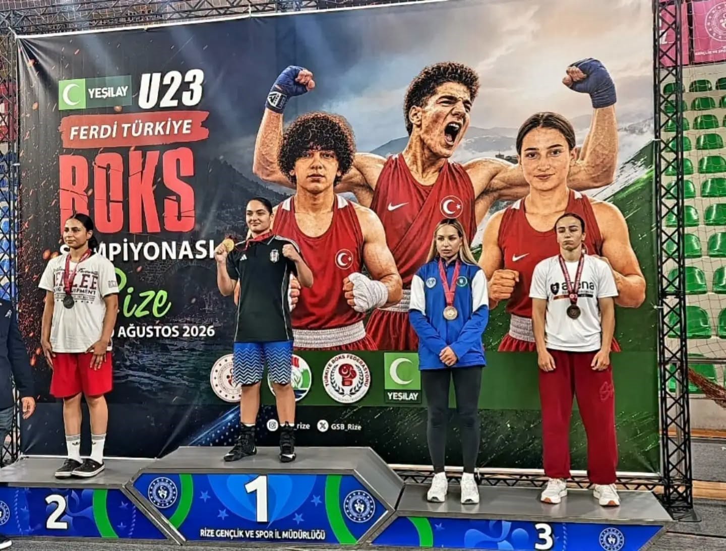 sivasli-boksor-rize-de-turkiye-3-su-oldu