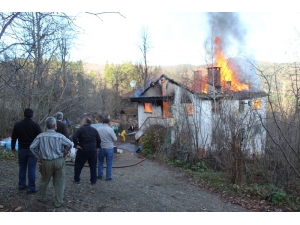 Yanan Evlerini Gözyaşları İçinde İzlediler