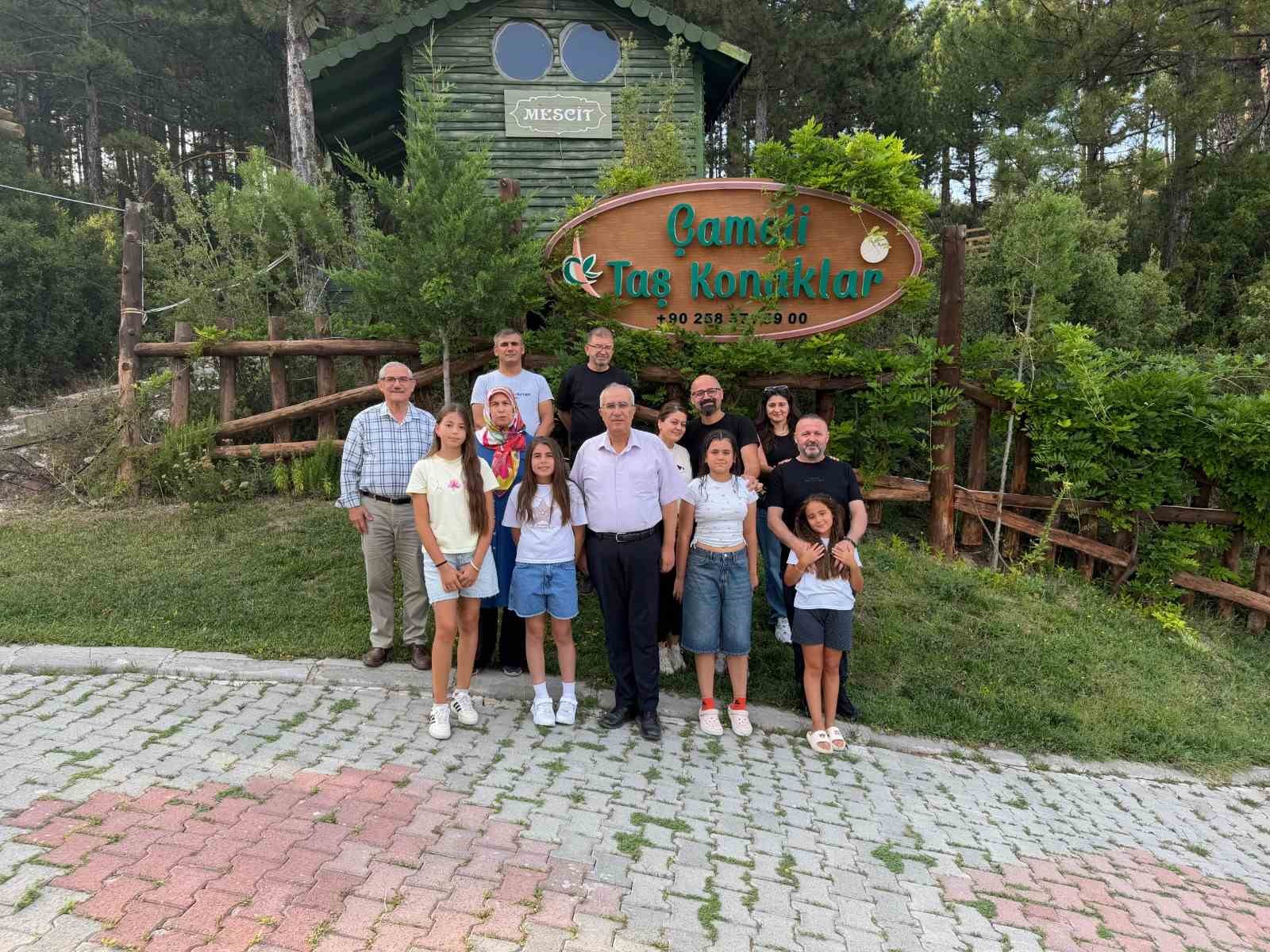 dereceye-giren-cocuklar-cameli-de-odullendirildi