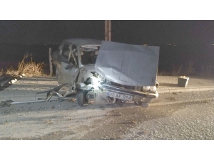 Otomobiller Çarpıştı: 4 Yaralı