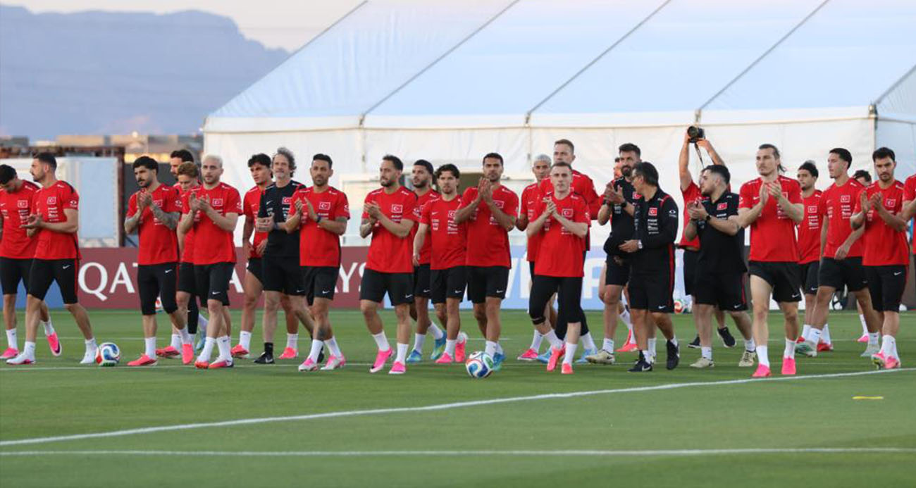 a-milli-futbol-takimi-arizona-daki-ilk-antrenmanini-taraftara-acik-yapti