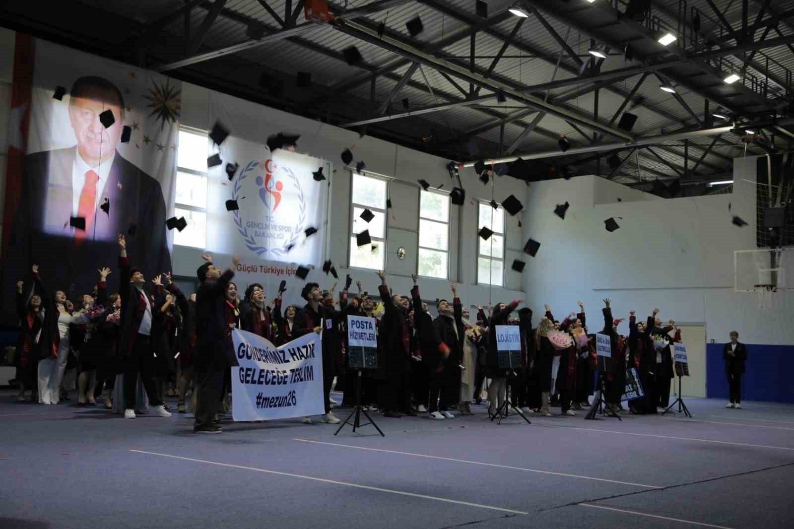 alacam-myo-da-mezuniyet-coskusu
