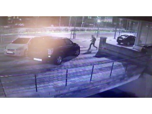 Hırsız Örümcek Adam Gibi Tırmandı Önce Anahtar Sonra Lüks Cipi Çaldı