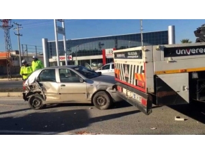 Vinç Kırmızı Işıkta 8 Araca Çarptı: 5 Yaralı