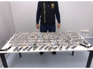 İstanbul’da Taklit Kol Saati Operasyonu: 3 Gözaltı