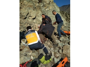 Kayalıklardan Düşen Çoban Hayatını Kaybetti