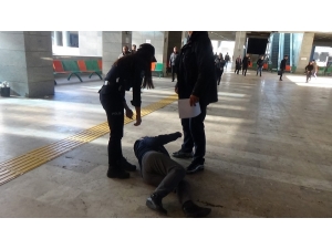 Uçakta "Fetö’cüyüm, Uçağı Patlatacağım" Diyen Kadın Adliyeye Sevk Edildi