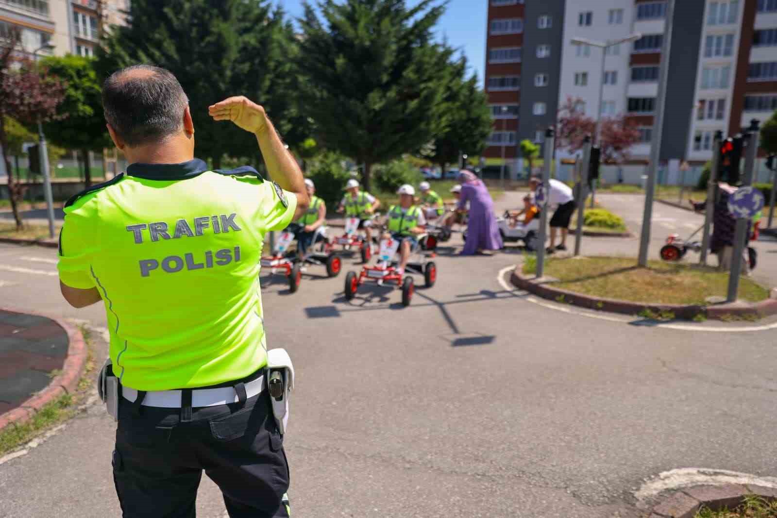 down-sendromlu-cocuklara-uygulamali-trafik-egitimi