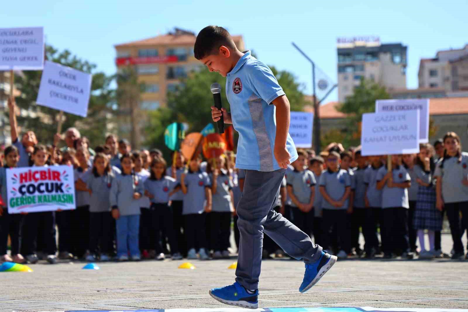 elazig-da-ogrenciler-gazzeli-akranlari-icin-bir-araya-geldi
