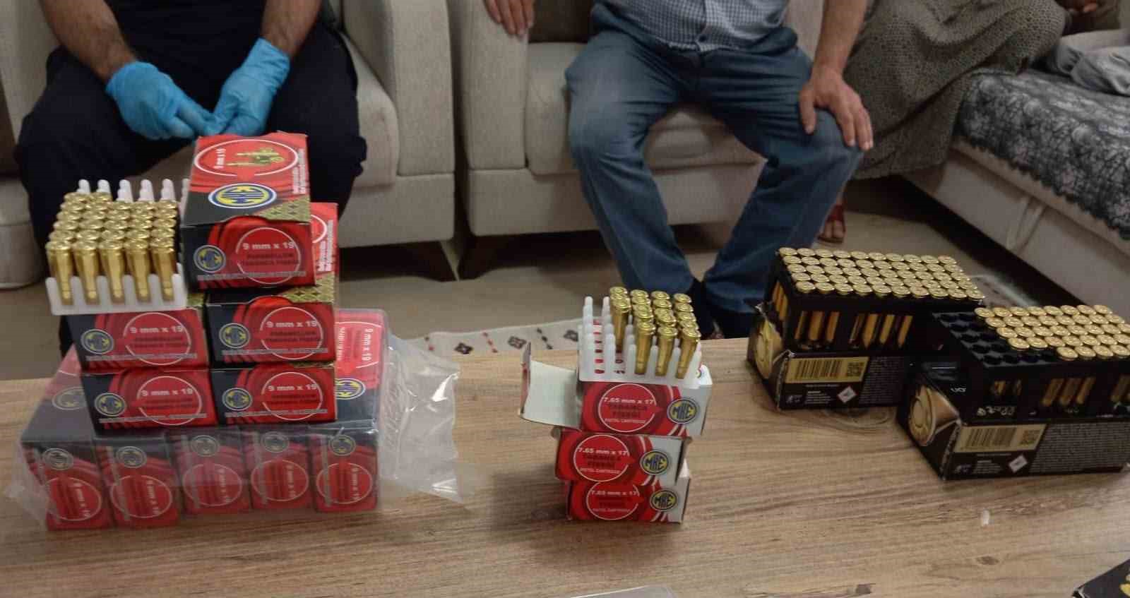 sakarya-da-sokaklar-guvende-operasyonunda-cephanelik-gibi-eve-baskin-3-gozalti