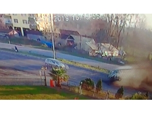 Samsun’da 2 Öğrencinin Öldüğü Kaza Güvenlik Kamerasına Yansıdı