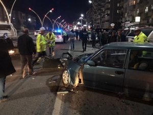 Alkollü Sürücü Park Halindeki 5 Araca Çarptı: 1 Yaralı