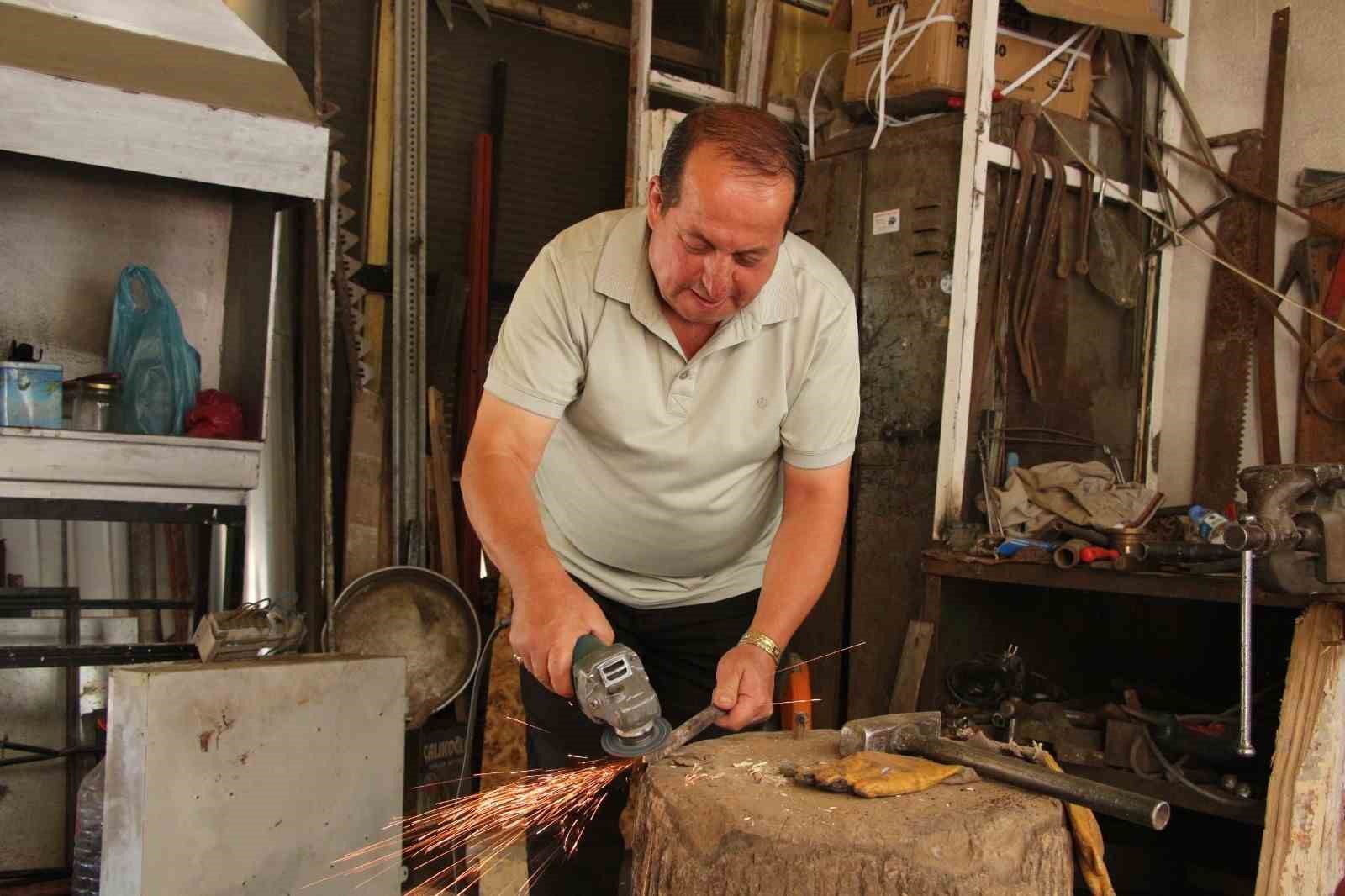 vanli-kardesler-babadan-kalma-demircilik-meslegini-ayakta-tutmaya-calisiyor