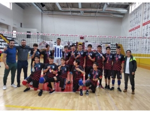 Vanlı Voleybolcular Çeyrek Finalde