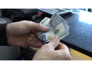 Denizli’de Vatandaşların Döviz Bozdurma Telaşı