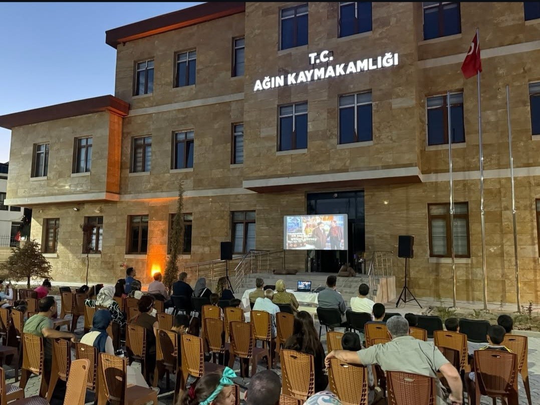 elazig-da-acik-hava-sinemasi-etkinligi