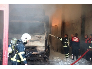 Aydın’da Ahşap Palet İşletmesi Alevlere Teslim Oldu