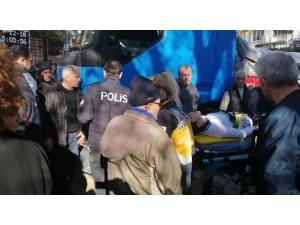 Tır’ın Altında Kalan Ortaokul Öğrencisinin Ayağı Kırıldı