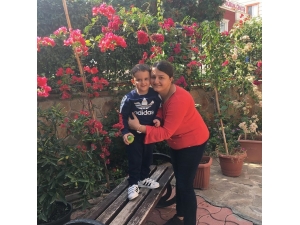 Anne Kazada Yaralandı, Çocuğu Evde Ölü Bulundu