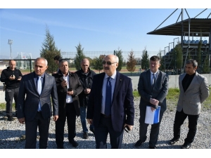 Vali Köşger Spor Tesislerini İnceledi