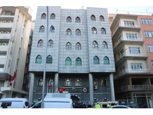 Hdp’li Sur Belediye Başkanı Filiz Buluttekin Gözaltına Alındı