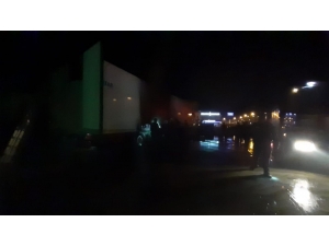 Petrol İstasyonundaki Araç Yangını Paniğe Neden Oldu